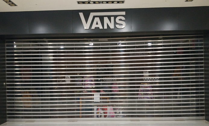 商场店铺选用的水晶卷帘门案例